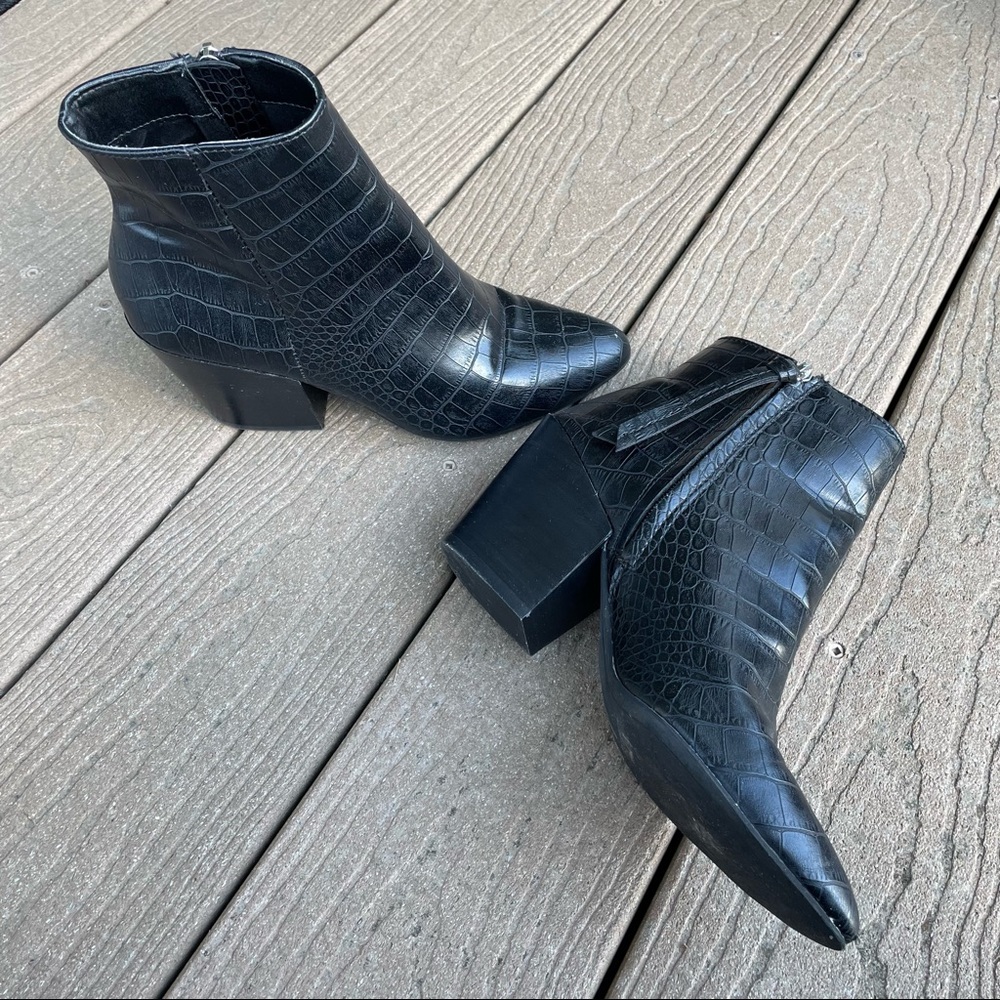 Dolce Vita Pells Croc Embossed Ankle Boots Black Vegan Leather Size 7
